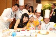 Ms Cecilia Yip, Heep Hong Ambassador, pictured with four great chefs of the Grand Hyatt Hong Kong (l-r: Raymond Cheung, Executive Sous Chef; David White, Executive Pastry Chef; Marcus Mathyssek, Executive Chef; Michael Dinges, Executive Sous Chef