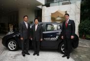 From left: Elven Leung of Honest Motors Limited, Dr Henry Au Yeung of Heep Hong Society and Thomas Schmitt-Glaeser of Island Shangri-La